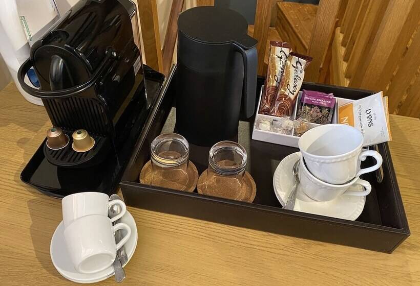 スタンダードルーム, Sebastians