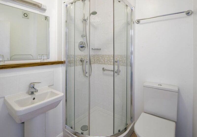 标准间, The Broadway Park