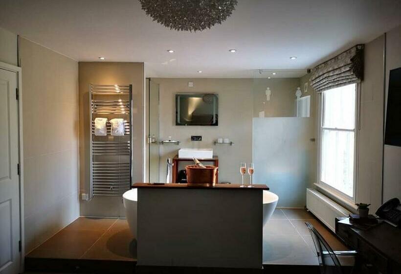 جناح, The Goudhurst Inn