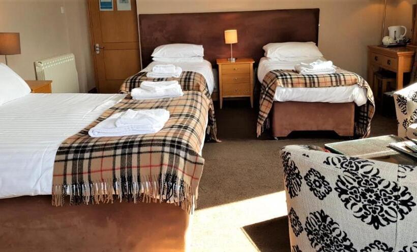 סוויטה משפחתית, The Harbour House Sea Front