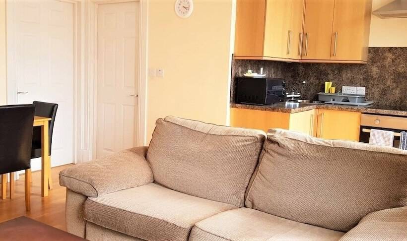 סוויטה משפחתית, The Harbour House Sea Front