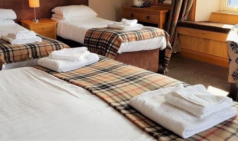 חדר משפחתי, The Harbour House Sea Front