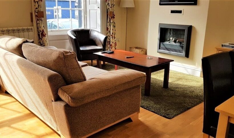 דירת חדר, The Harbour House Sea Front