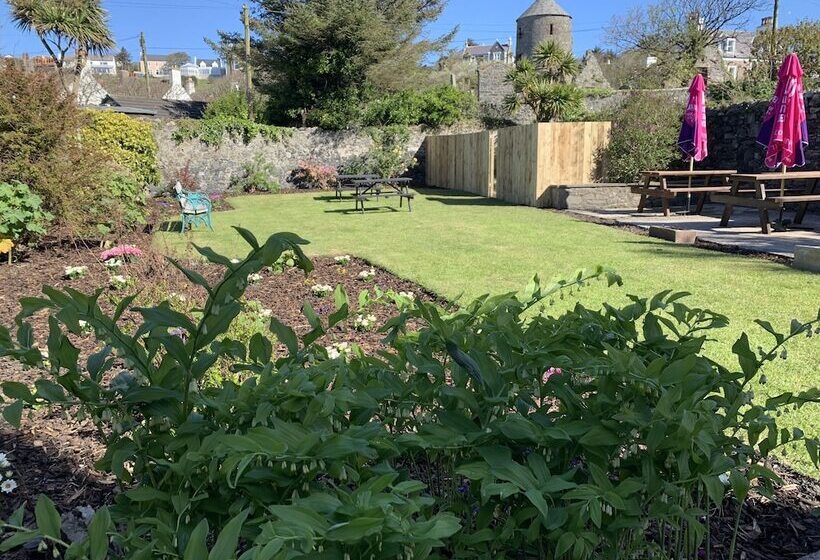 דירת חדר, The Harbour House Sea Front