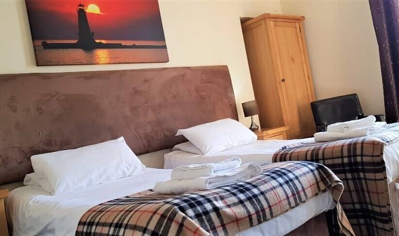 דירת שני חדרים, The Harbour House Sea Front