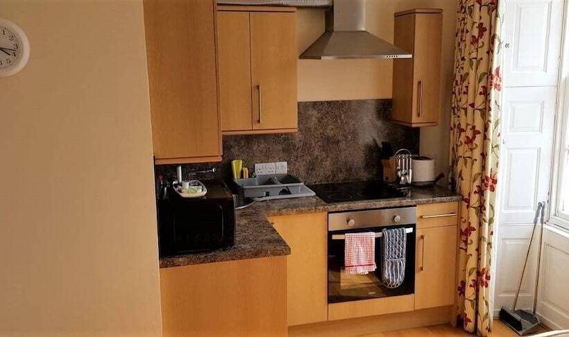 דירת שני חדרים, The Harbour House Sea Front