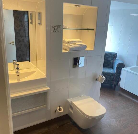 スーペリアファミリールーム, The Hippodrome Wetherspoon