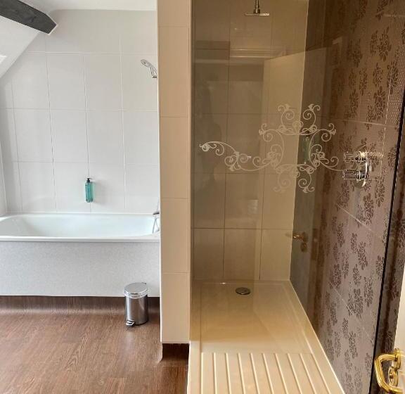 スーペリアファミリールーム, The Hippodrome Wetherspoon