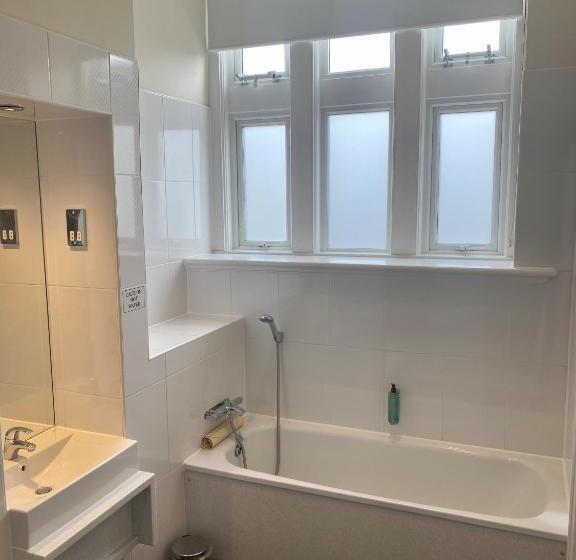 ファミリールーム, The Hippodrome Wetherspoon