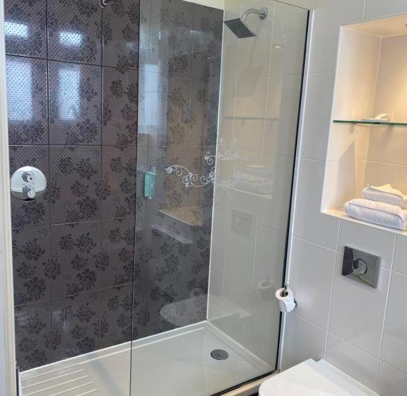 ファミリールーム, The Hippodrome Wetherspoon