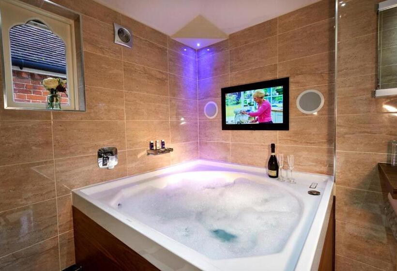 ジュニアスイート, The Oaksmere