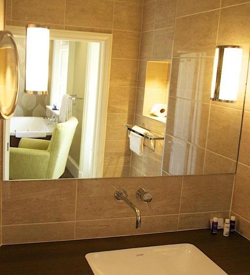 ジュニアスイート, The Oaksmere