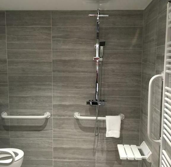 غرفة قياسية لذوى الاحتياجات الخاصة, The Waves B&b