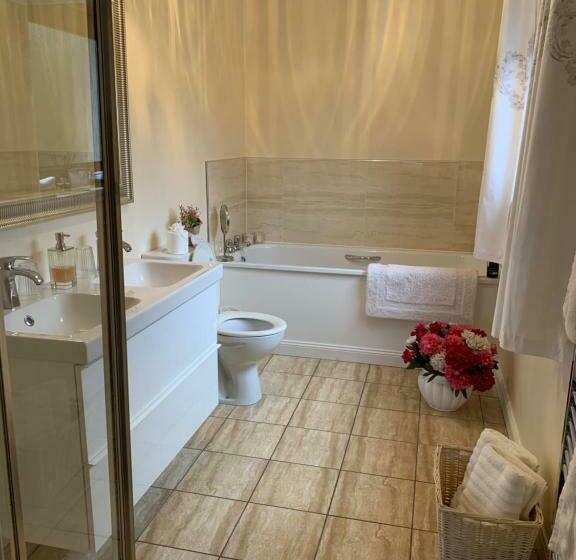 اتاق لوکس, Westcourt Guest House