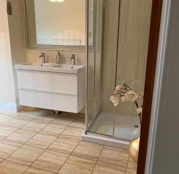 اتاق استاندارد, Westcourt Guest House