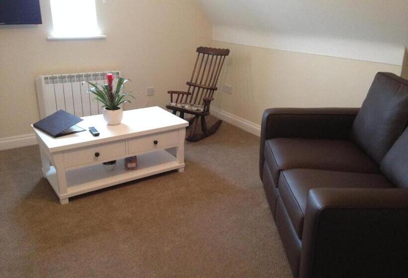 家庭套房, Whitethorn Bed And Breakfast