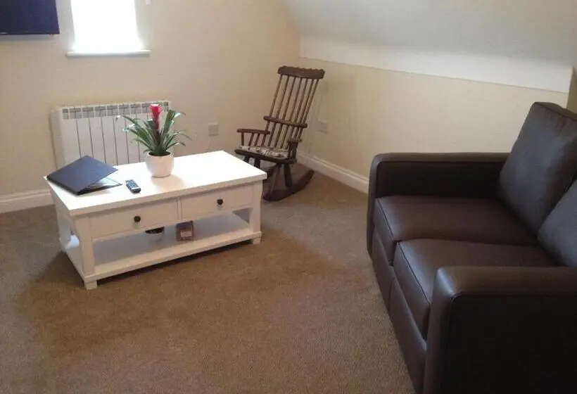 Perhesviitti, Whitethorn Bed And Breakfast