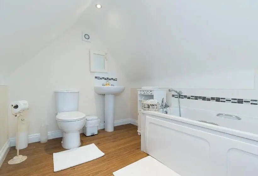 Perhesviitti, Whitethorn Bed And Breakfast