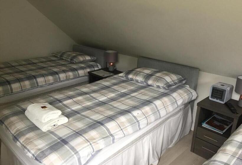 اتاق استاندارد سه نفره, Corran Bunkhouse