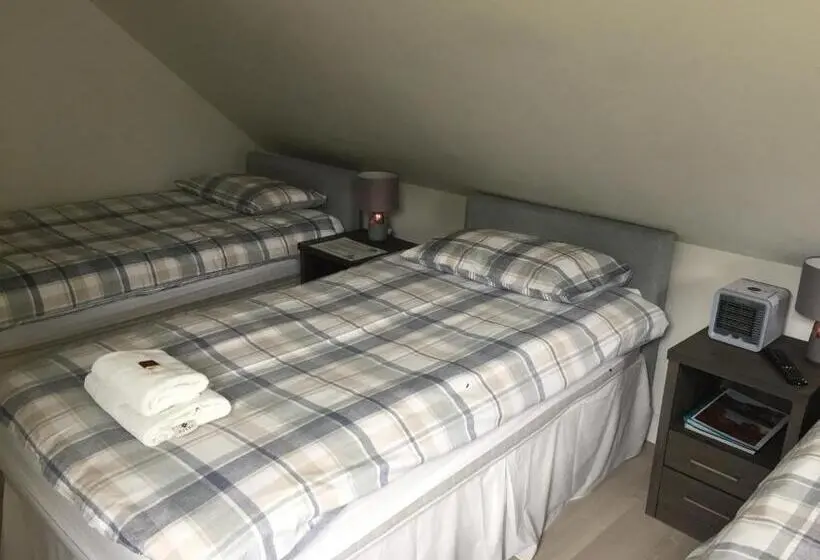 Standard Kolmen Hengen Huone, Corran Bunkhouse