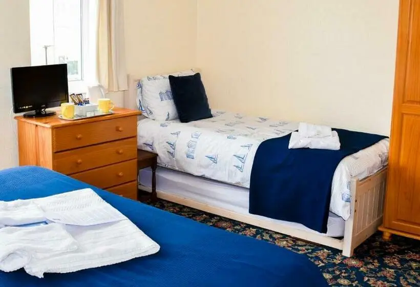 Standard Triple Room with Terrace, Braemar