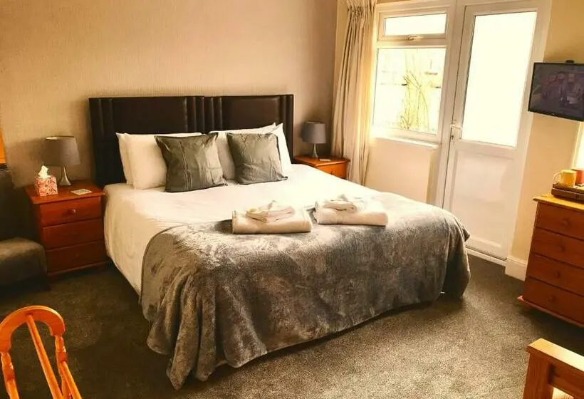 Standard Triple Room with Terrace, Braemar