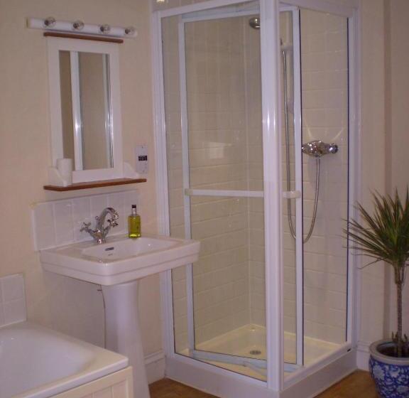 スタンダードルーム, Buckley Farmhouse B & B