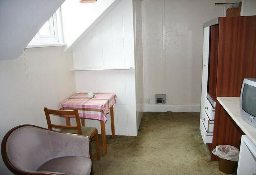 스탠다드 룸, Dove Court Travel Lodge 7   Top Floor Double Bedroom