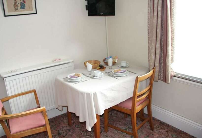 스탠다드 룸, Dove Court Travel Lodge 7   Top Floor Double Bedroom