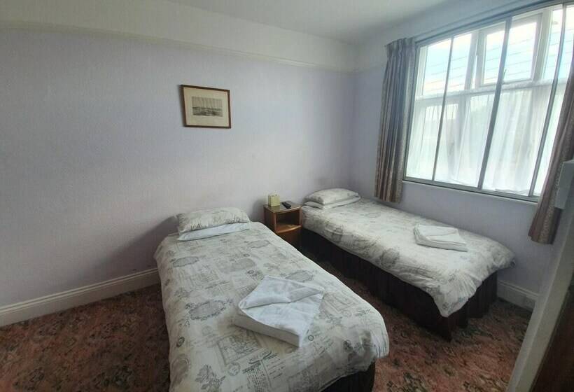 스탠다드 룸, Dove Court Travel Lodge 7   Top Floor Double Bedroom