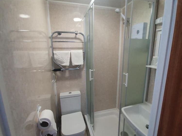 스탠다드 룸, Dove Court Travel Lodge 7   Top Floor Double Bedroom