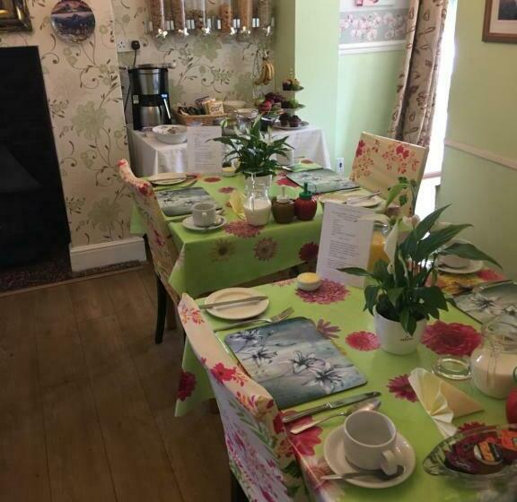 اتاق استاندارد چهار تخته, Jasmine House