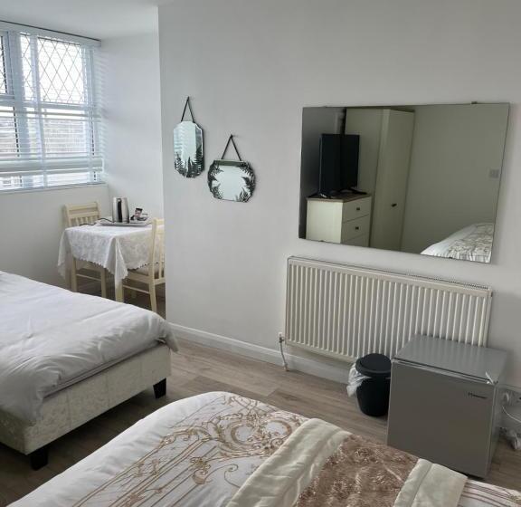 اتاق استاندارد سه نفره, Jasmine House