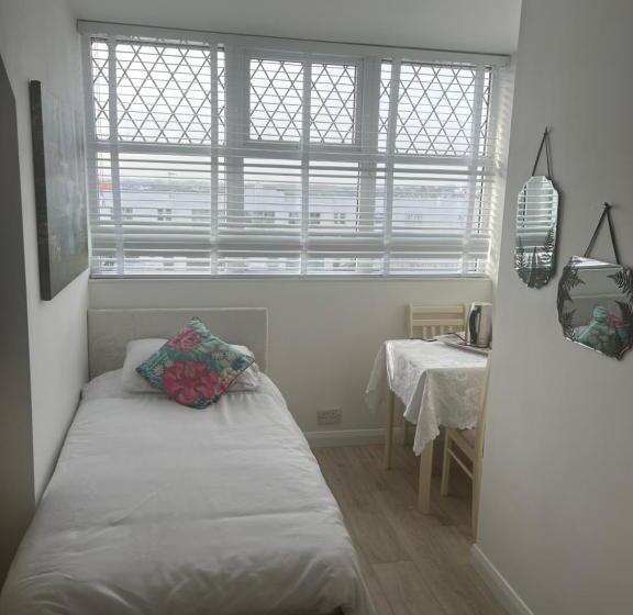 اتاق استاندارد سه نفره, Jasmine House