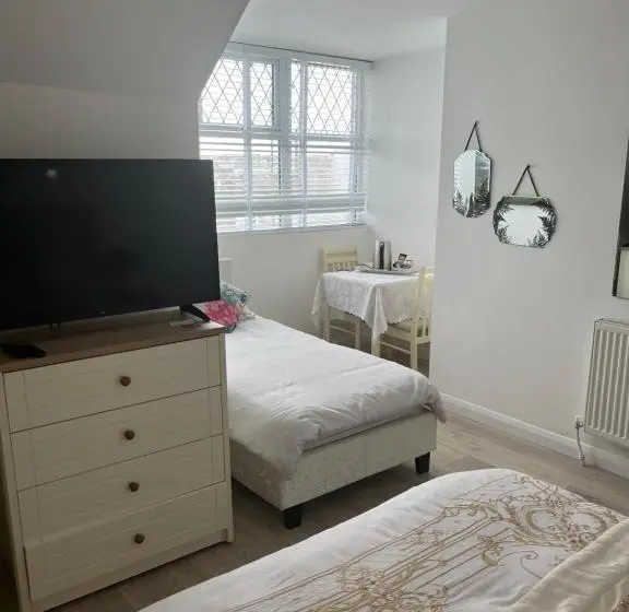 Standard Kolmen Hengen Huone, Jasmine House