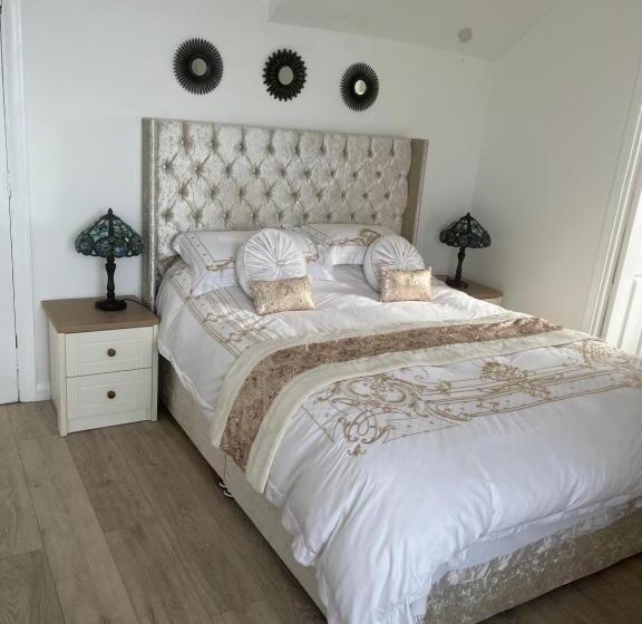 اتاق استاندارد سه نفره, Jasmine House