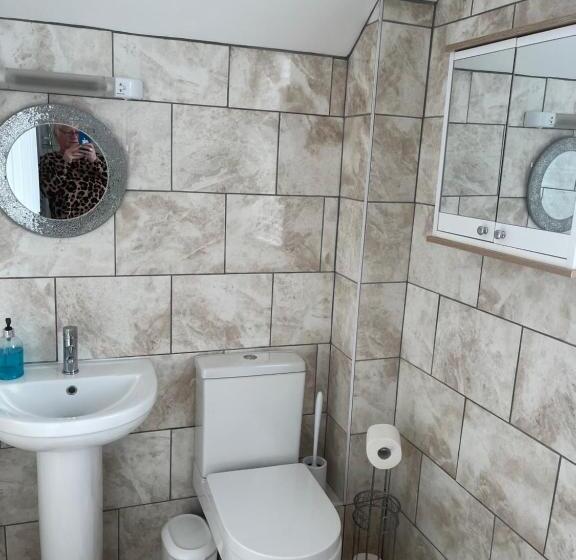 اتاق استاندارد سه نفره, Jasmine House