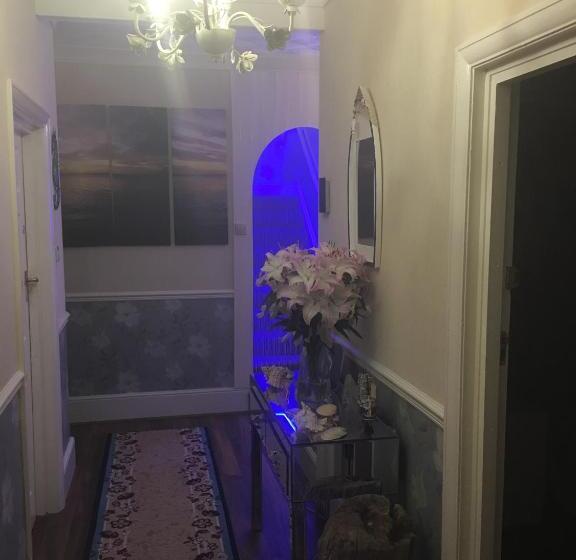 اتاق استاندارد سه نفره, Jasmine House