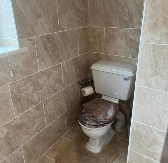 اتاق خانوادگی, Jasmine House