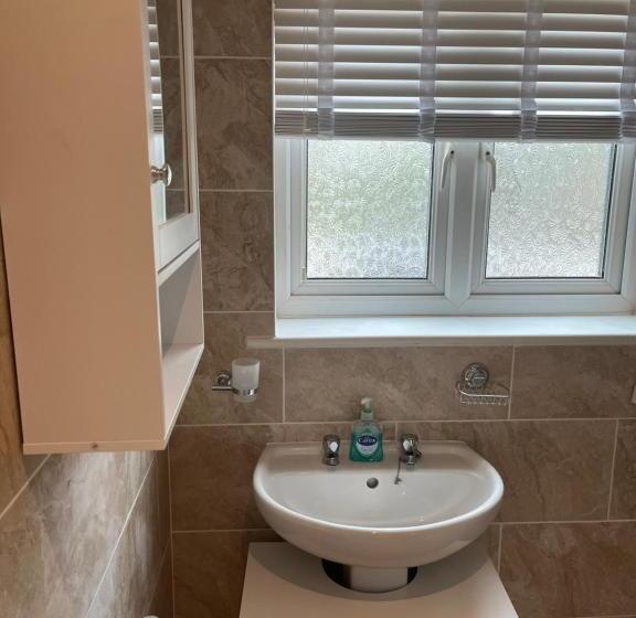 اتاق خانوادگی, Jasmine House