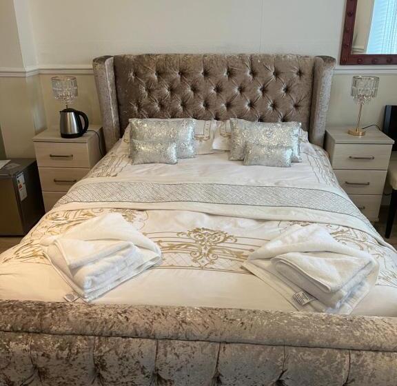 اتاق خانوادگی, Jasmine House