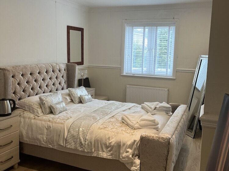 اتاق خانوادگی, Jasmine House