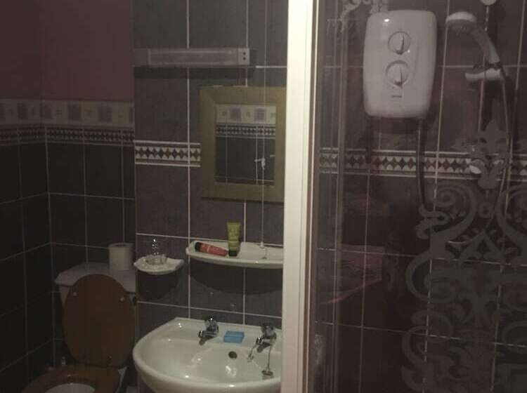 اتاق خانوادگی, Jasmine House