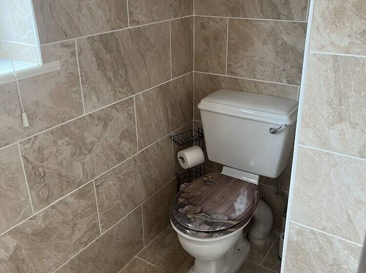 اتاق خانوادگی, Jasmine House