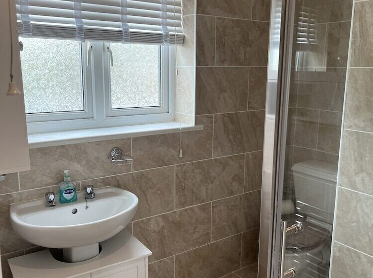 اتاق خانوادگی, Jasmine House