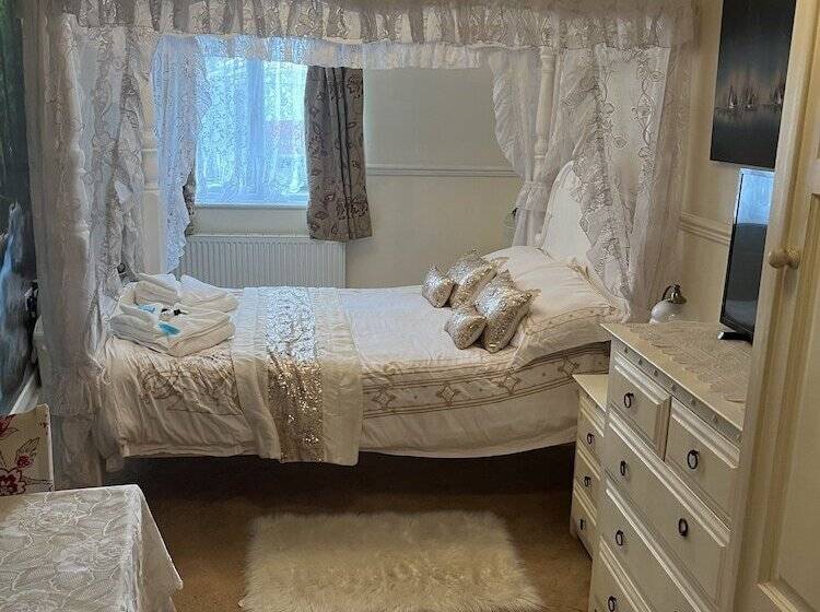 اتاق استاندارد چهار تخته, Jasmine House