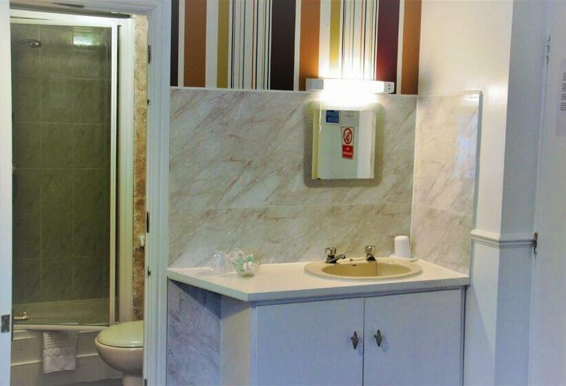 חדר סופריור, Serena Court