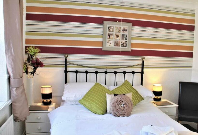 חדר סטנדרט, Serena Court