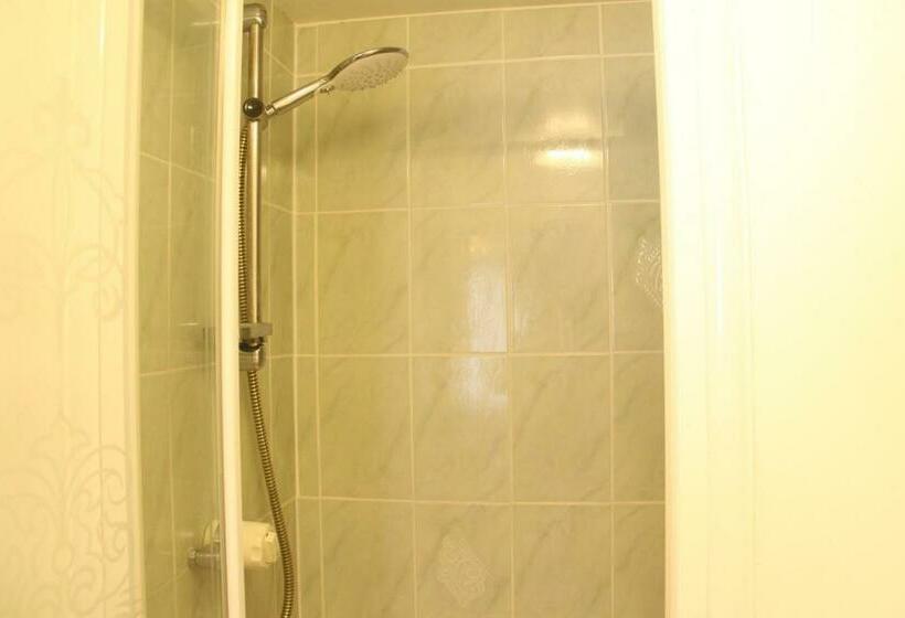 חדר סופריור, Serena Court