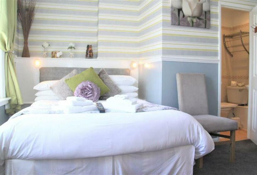 חדר סטנדרט, Serena Court